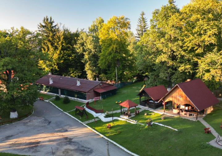 Centrul De Echitatie Poiana Brasov Hotel Ngoại thất bức ảnh