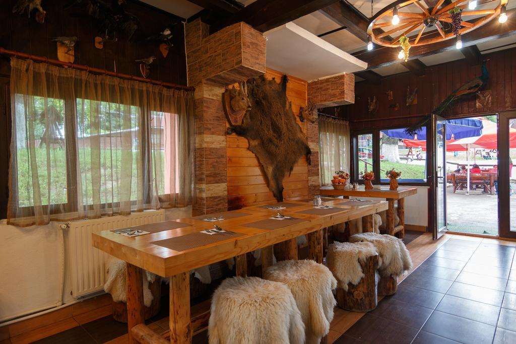Centrul De Echitatie Poiana Brasov Hotel Ngoại thất bức ảnh