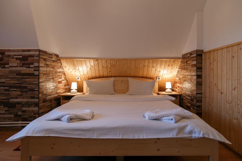 Centrul De Echitatie Poiana Brasov Hotel Ngoại thất bức ảnh