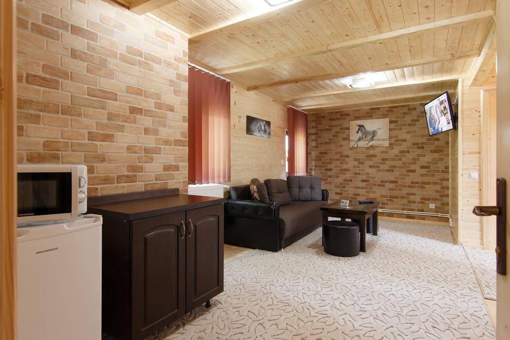 Centrul De Echitatie Poiana Brasov Hotel Ngoại thất bức ảnh