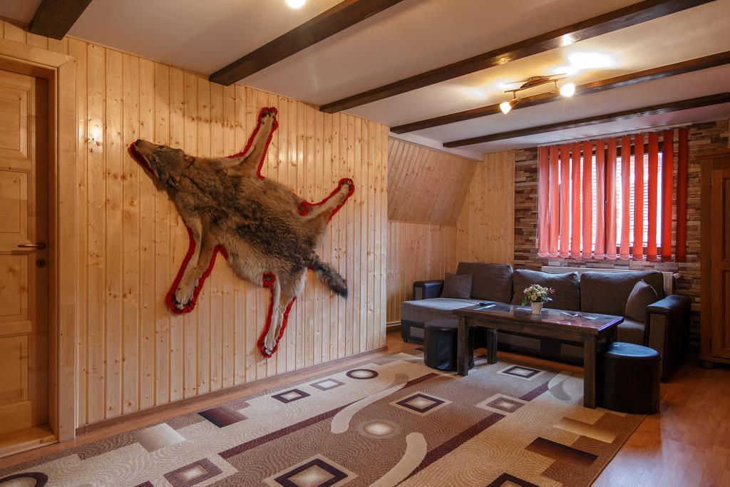 Centrul De Echitatie Poiana Brasov Hotel Ngoại thất bức ảnh