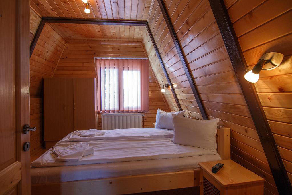 Centrul De Echitatie Poiana Brasov Hotel Ngoại thất bức ảnh